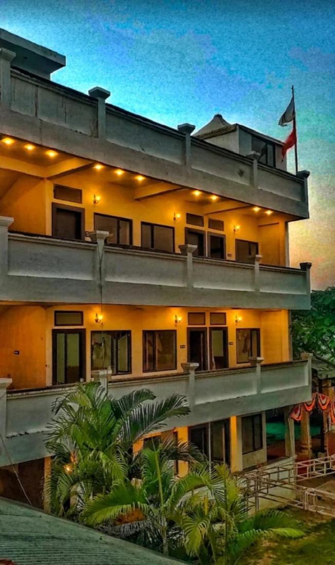 Hotel Malhotra Palace ウッジャイン エクステリア 写真